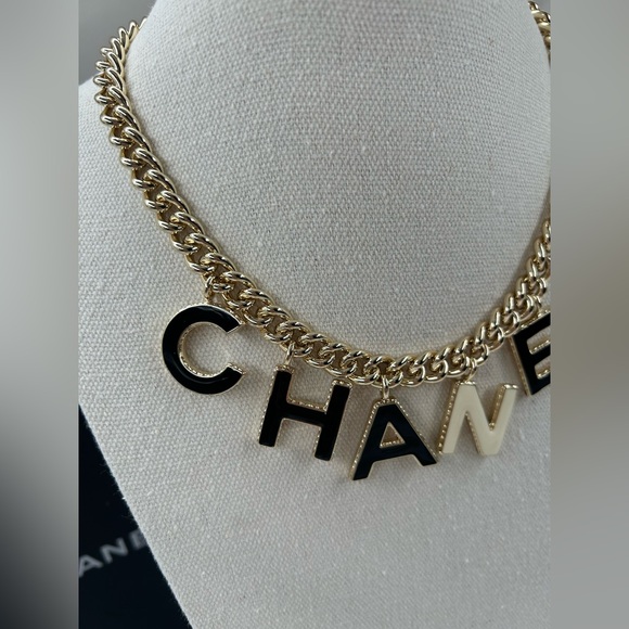 ⚫️🔥RARE!! CHANEL•22A Logo Dangle Necklace - Picture 3 of 6